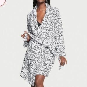 Victoria's Secret Pink Women's Plush Black/White Love Print Robe